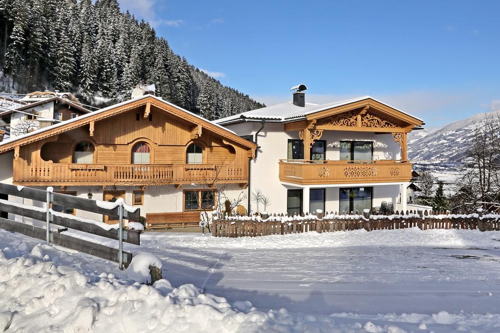 Landhaus & Apartment Taxach Ried im Zillertal Eksteriør bilde
